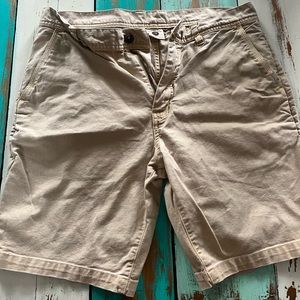 Quiksilver walking shorts size 33, beige